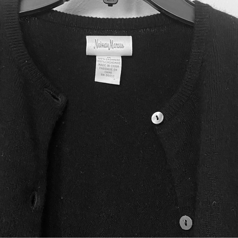 Neiman Marcus Black 100% Cashmere Cardigan Sz M - Picture 6 of 8